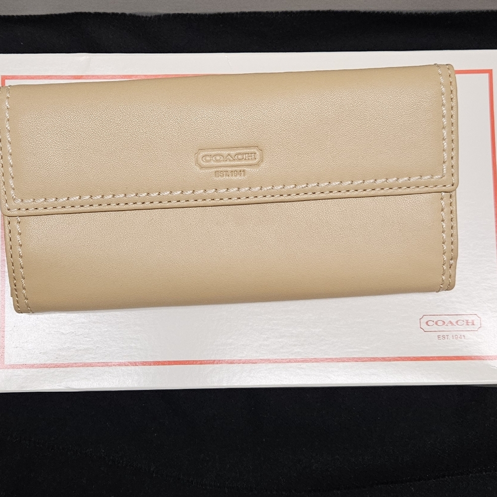 NWOT Coach Wallet - Picture 4 of 12